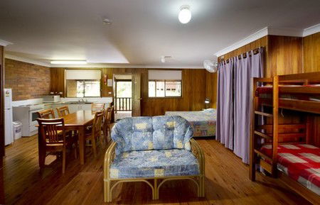 Hungry Head Cabins - Schoolies Week Accommodation 2
