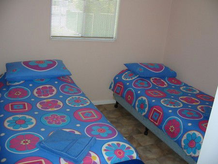 JJ's Holiday Cottages - Mitchell Street - Schoolies Week Accommodation 0