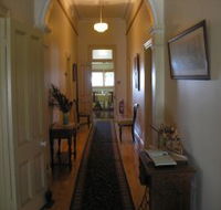 Hoover House Bed  Breakfast - Schoolies Week Accommodation