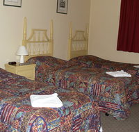 Knickerbocker Hotel Motel - Schoolies Week Accommodation