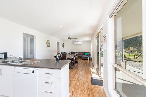 32 West B & B - Schoolies Week Accommodation 1