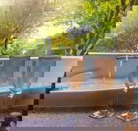 Adelaide Hills Retreats - The Nest - Schoolies Week Accommodation