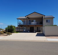 Agape Holiday Home - Schoolies Week Accommodation