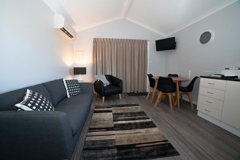 Bridport Beach Cottages - Schoolies Week Accommodation 1