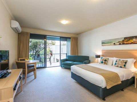 Chatby Lane Lorne - Schoolies Week Accommodation 0