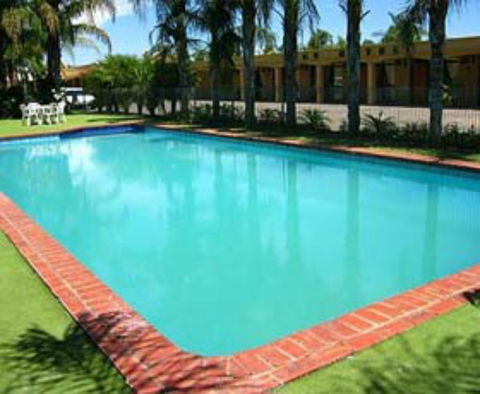 Edge Hotel Motel - Schoolies Week Accommodation 0