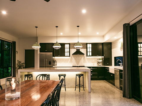 Friday Sabai - Schoolies Week Accommodation 2