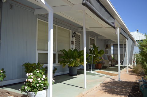 Homely Cottage - Schoolies Week Accommodation 0
