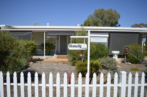 Homely Cottage - Schoolies Week Accommodation 1