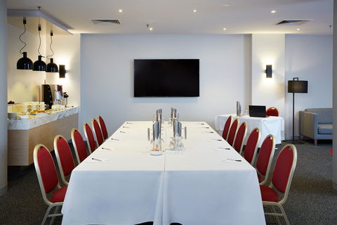 Ibis Perth - Schoolies Week Accommodation 1