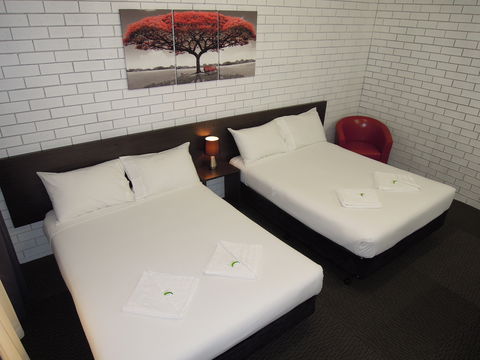 Jackaroo Apartments - Motel - Schoolies Week Accommodation 0