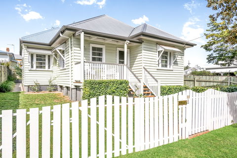 Keeler Cottage - Schoolies Week Accommodation 1