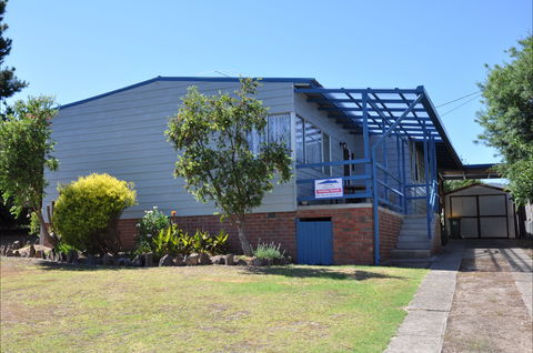 Khancoban Holiday House - Schoolies Week Accommodation 1