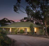 Riverbush Cottages - Schoolies Week Accommodation