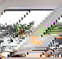 The Beachside Apartment - Schoolies Week Accommodation