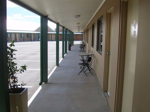 Bakehouse Motel Goulburn - Schoolies Week Accommodation 0