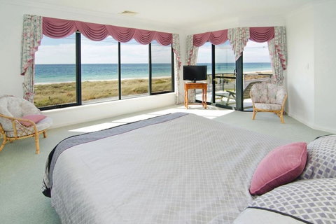 Bayside Beauty - Schoolies Week Accommodation 1