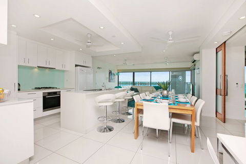 Beachlife Sea Spray Apartment - Schoolies Week Accommodation 1