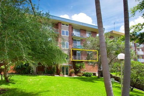 Bikini - Schoolies Week Accommodation 2