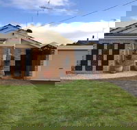 Canalside Family Getaway - Schoolies Week Accommodation