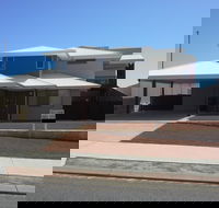 Cozzys Condo Luxury Beach House - Schoolies Week Accommodation