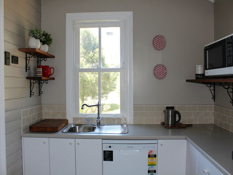 Fosterton School House - Schoolies Week Accommodation 1