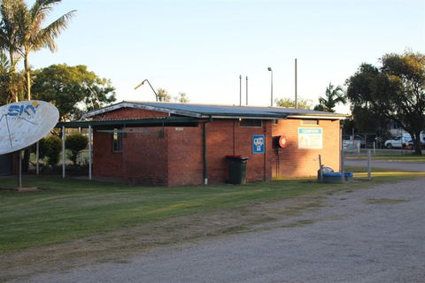 Grafton Greyhound Racing Club Caravan Park - Schoolies Week Accommodation 0