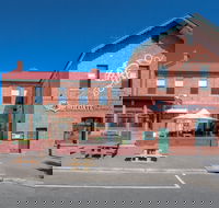 Holgate Hotel - Schoolies Week Accommodation