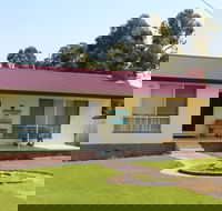Lady Barron Cottage - Schoolies Week Accommodation