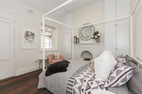 Landmark 1850s Family Fremantle Home - Schoolies Week Accommodation 1