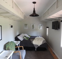 Miners Ridge Vineyard Railway Carriage BB - Schoolies Week Accommodation