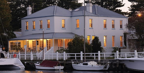 Oscars Waterfront Boutique Hotel - Schoolies Week Accommodation 0