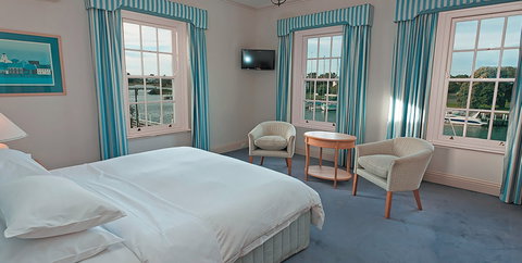 Oscars Waterfront Boutique Hotel - Schoolies Week Accommodation 1