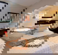 Riverview Rise Retreats - Schoolies Week Accommodation