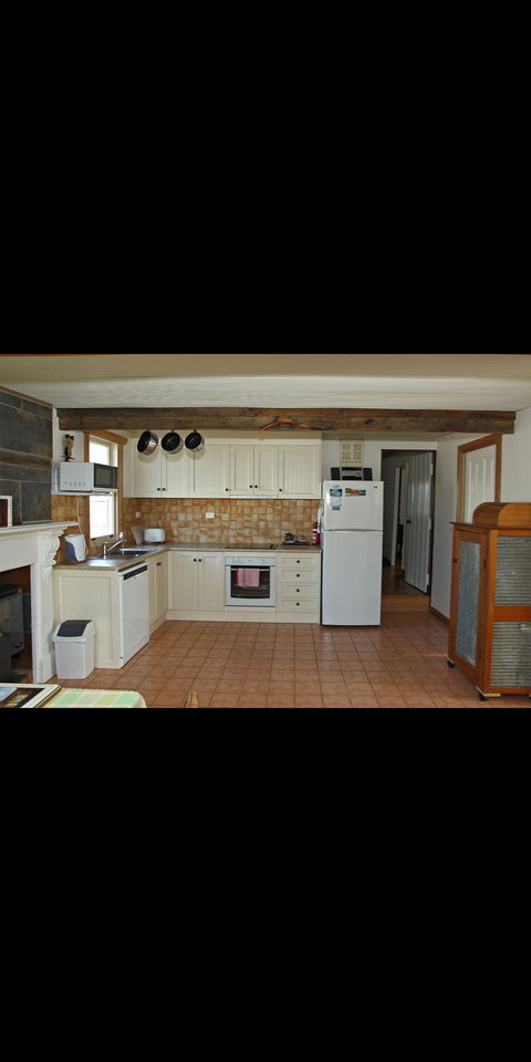 Stable Cottage - Schoolies Week Accommodation 2