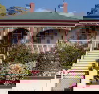 The Duck House - Schoolies Week Accommodation