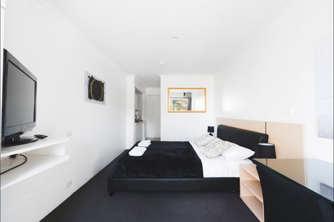 The Manly Hotel Est. 1964 - Schoolies Week Accommodation 0