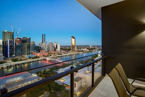 Arise On Hope Street - Schoolies Week Accommodation 0