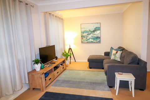 Beachside Cottage At Blacksmiths - Schoolies Week Accommodation 1