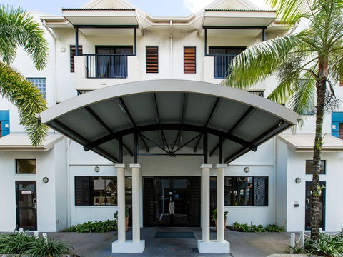 Cairns Queens Court - Schoolies Week Accommodation 1