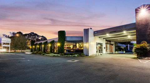 Commodore On The Park - Schoolies Week Accommodation 0
