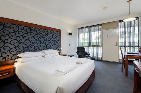 Commodore On The Park - Schoolies Week Accommodation 2
