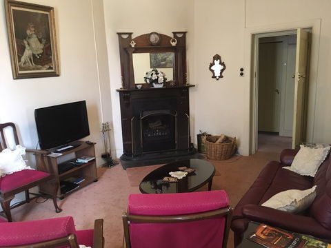 Croll Cottage - Schoolies Week Accommodation 1