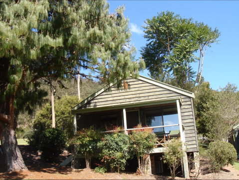 Greenwood Cabin - Schoolies Week Accommodation 0