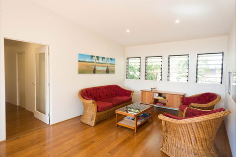 Just Sit: Moruya Heads - Schoolies Week Accommodation 2