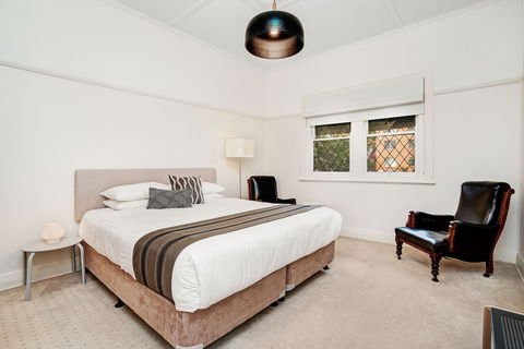 Newcastle Executive Homes - Cooks Hill Cottage - Schoolies Week Accommodation 1