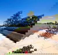 Waterfront Holiday Houses - Schoolies Week Accommodation
