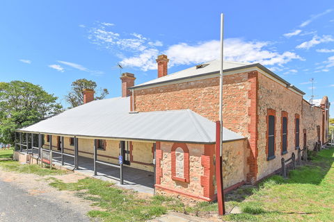 Wellington Courthouse. - Schoolies Week Accommodation 0