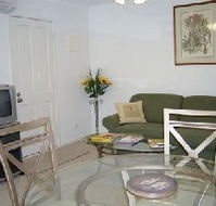 Barbs B and B - Schoolies Week Accommodation