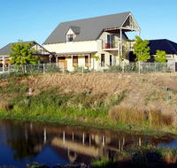 Tessenna Villa - Schoolies Week Accommodation